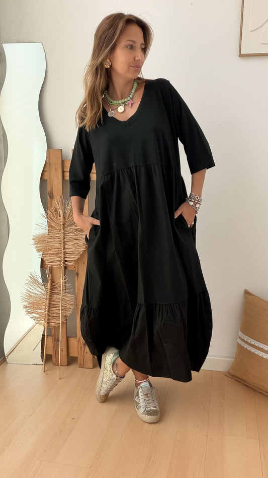 Vestido em malha de algodão com decote em bico e corte evasé