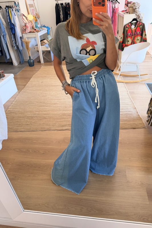 Pantalonas em ganga leve com corte pata de elefante