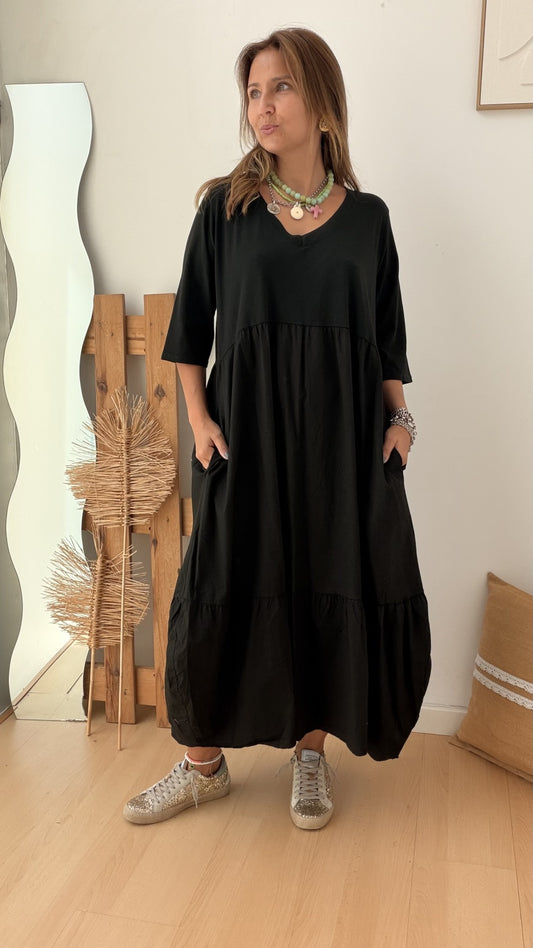 Vestido em malha de algodão com decote em bico e corte evasé