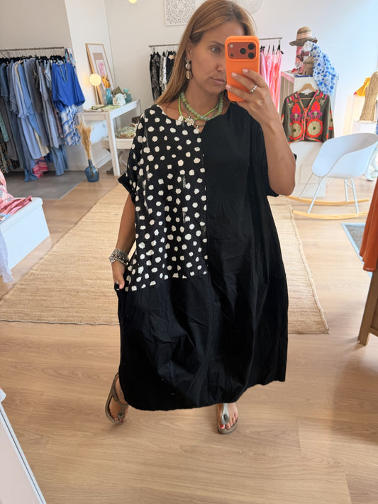 Vestido em algodão com decote recortado em V