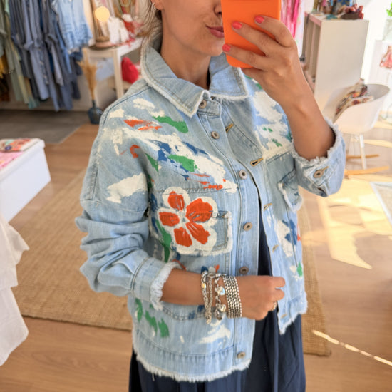 Blusão em ganga leve com flores pintadas à mão