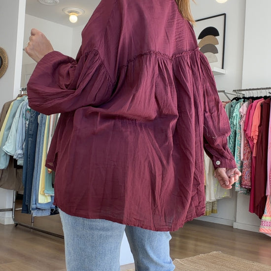 Blusa de corte solto com botões