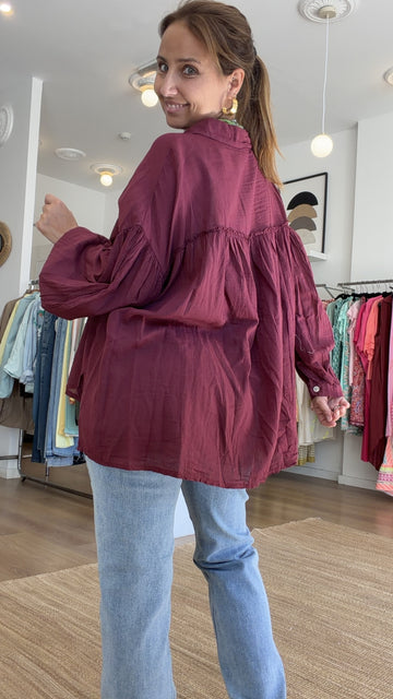 Blusa de corte solto com botões