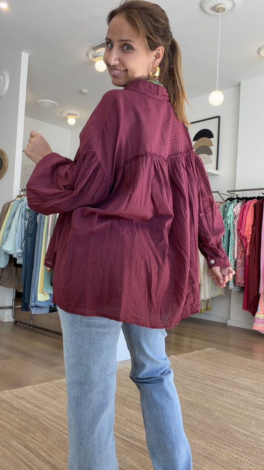 Blusa de corte solto com botões