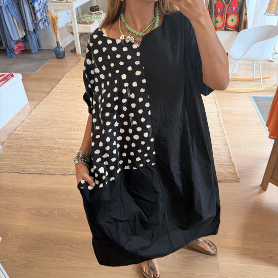 Vestido em algodão com decote recortado em V