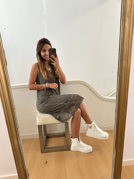 Vestido midi cinzento-esverdeado com alças finas