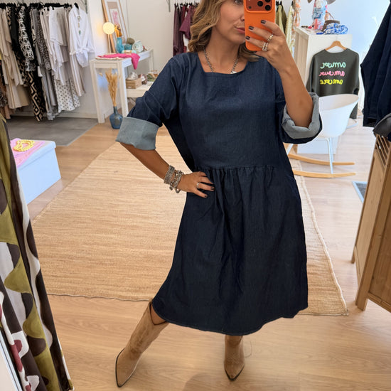 Vestido Dark Jeans Leve da Paprika, corpo inteiro