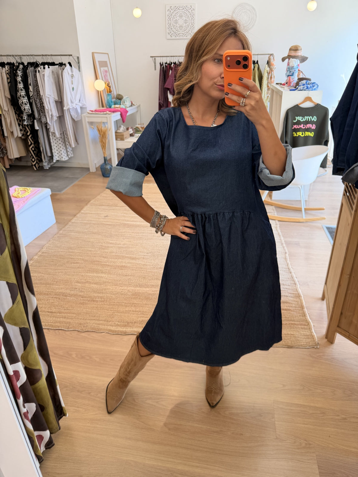 Vestido Dark Jeans Leve da Paprika, corpo inteiro