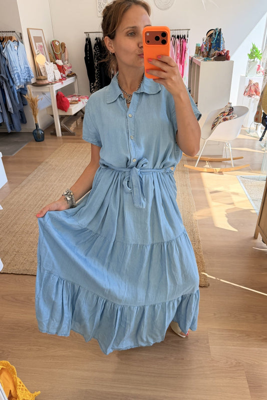 Vestido comprido em ganga leve azul-claro com cinto