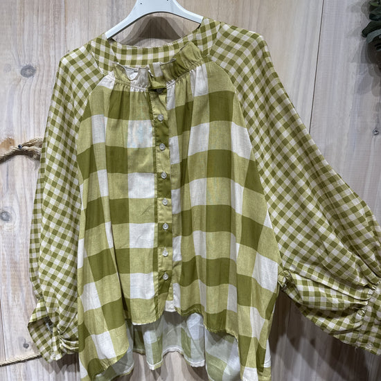 Blusa em algodão com padrão vichy verde e branco