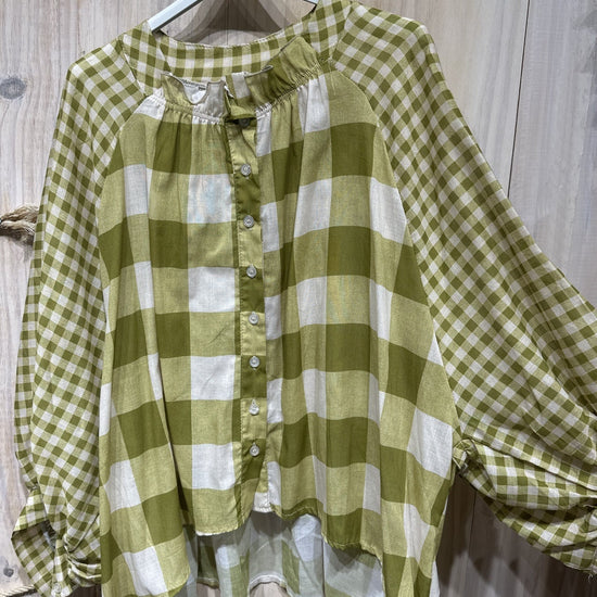 Blusa em algodão com padrão vichy verde e branco