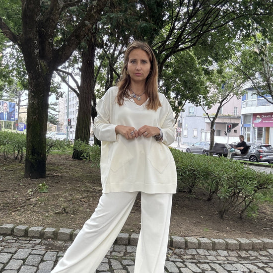 Conjunto de camisa e calças em off white
