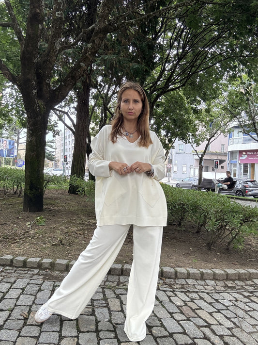 Conjunto de camisa e calças em off white