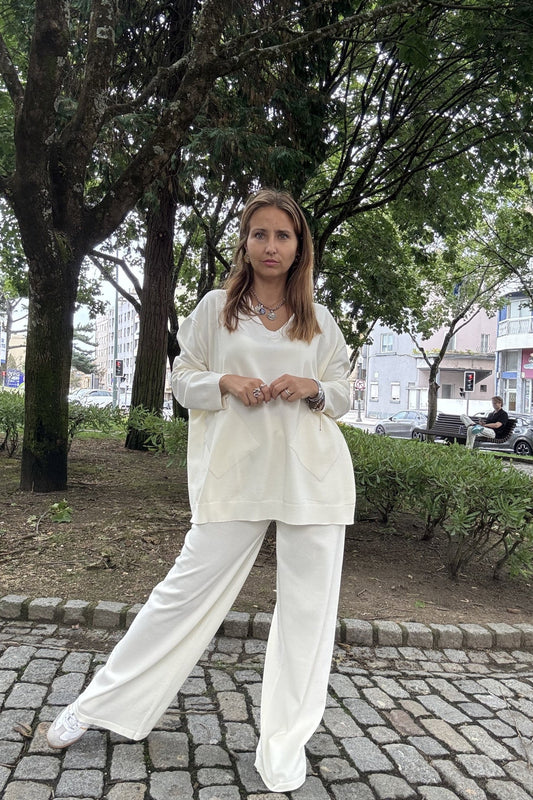 Conjunto de camisa e calças em off white