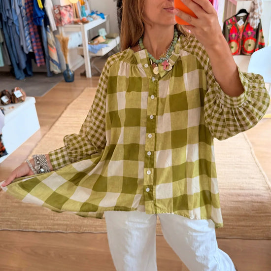 Blusa em algodão com padrão vichy verde e branco