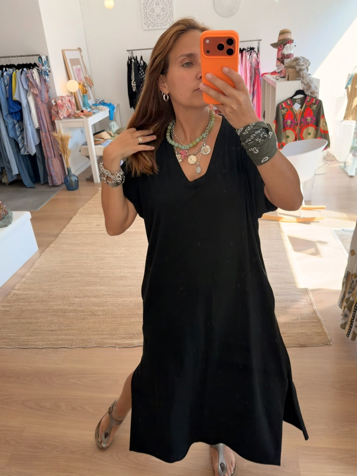 Vestido t-shirt em algodão com decote em V