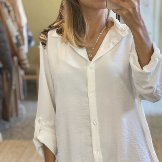 Camisa off white com botões e colarinho
