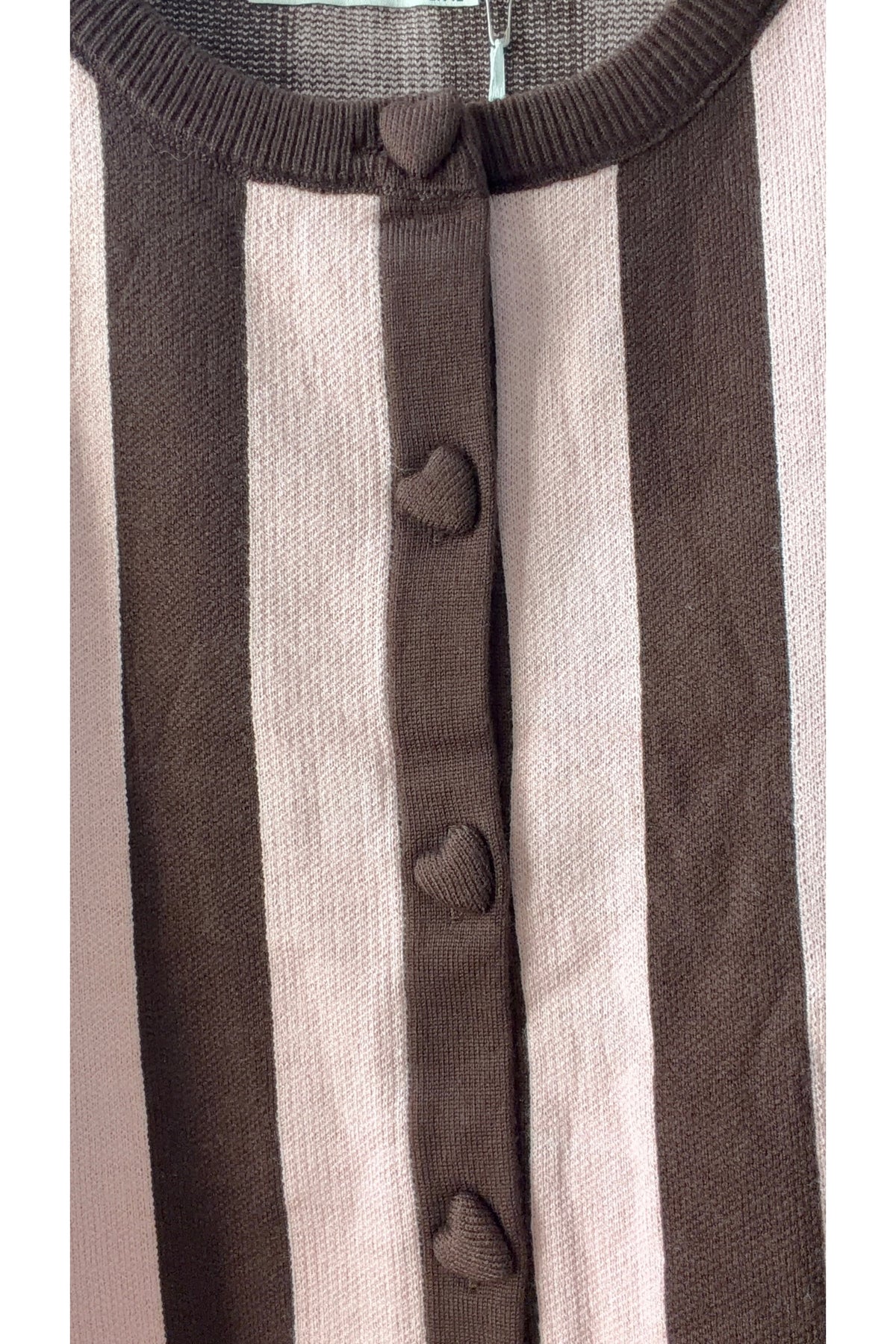 Cardigan Risca Botão Coração – vista 3