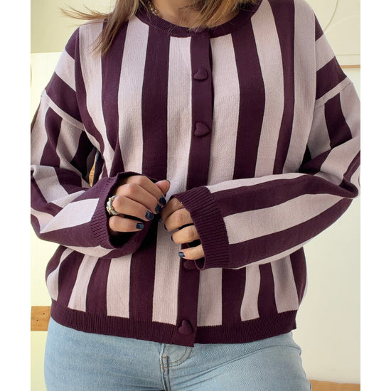 Cardigan Risca Botão Coração – vista 6