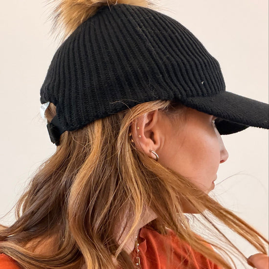 GORRO BONÉ POM POM PRETO – vista 3