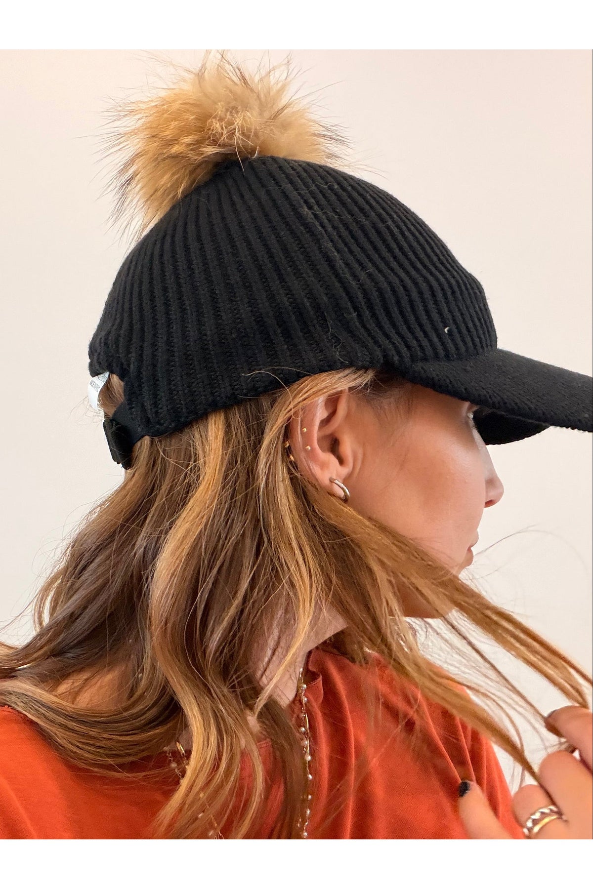 GORRO BONÉ POM POM PRETO – vista 3