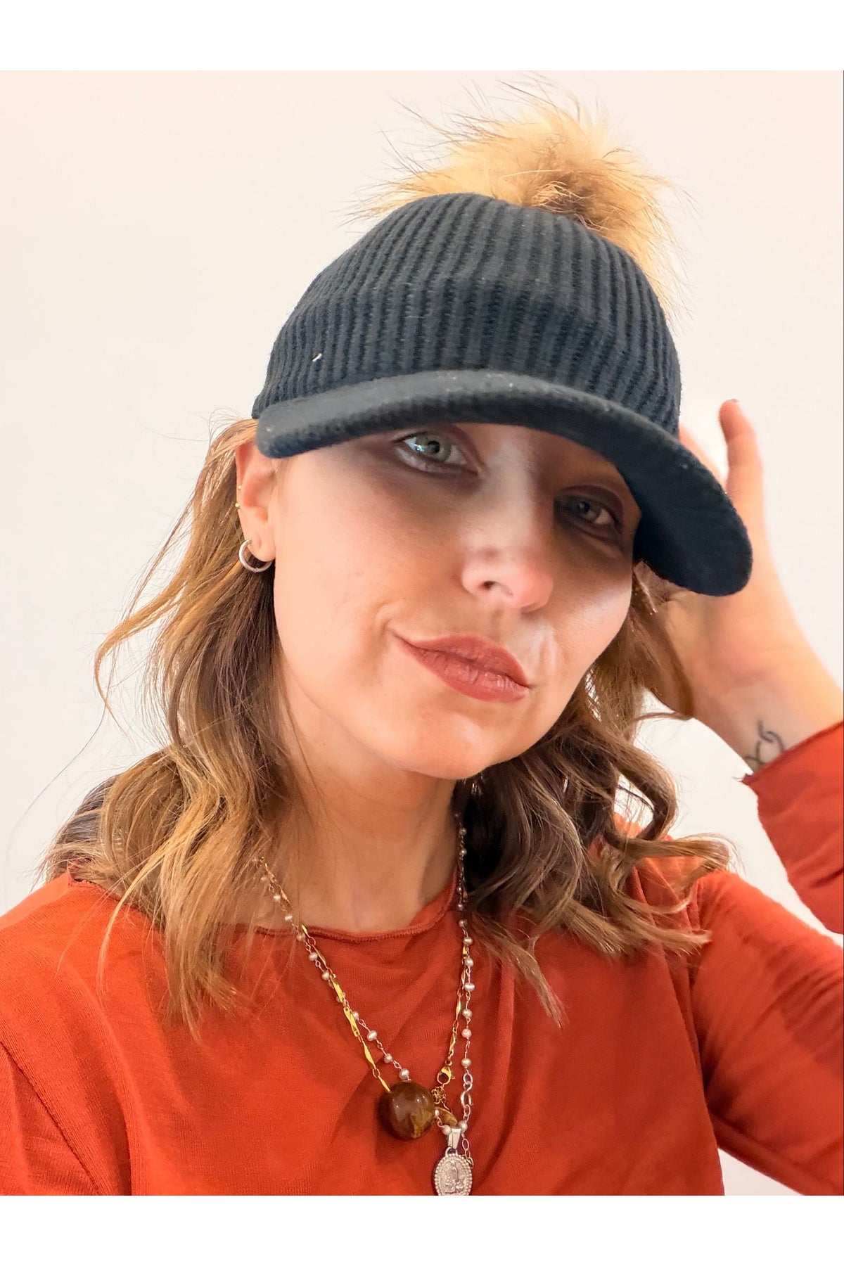 GORRO BONÉ POM POM PRETO – vista 4