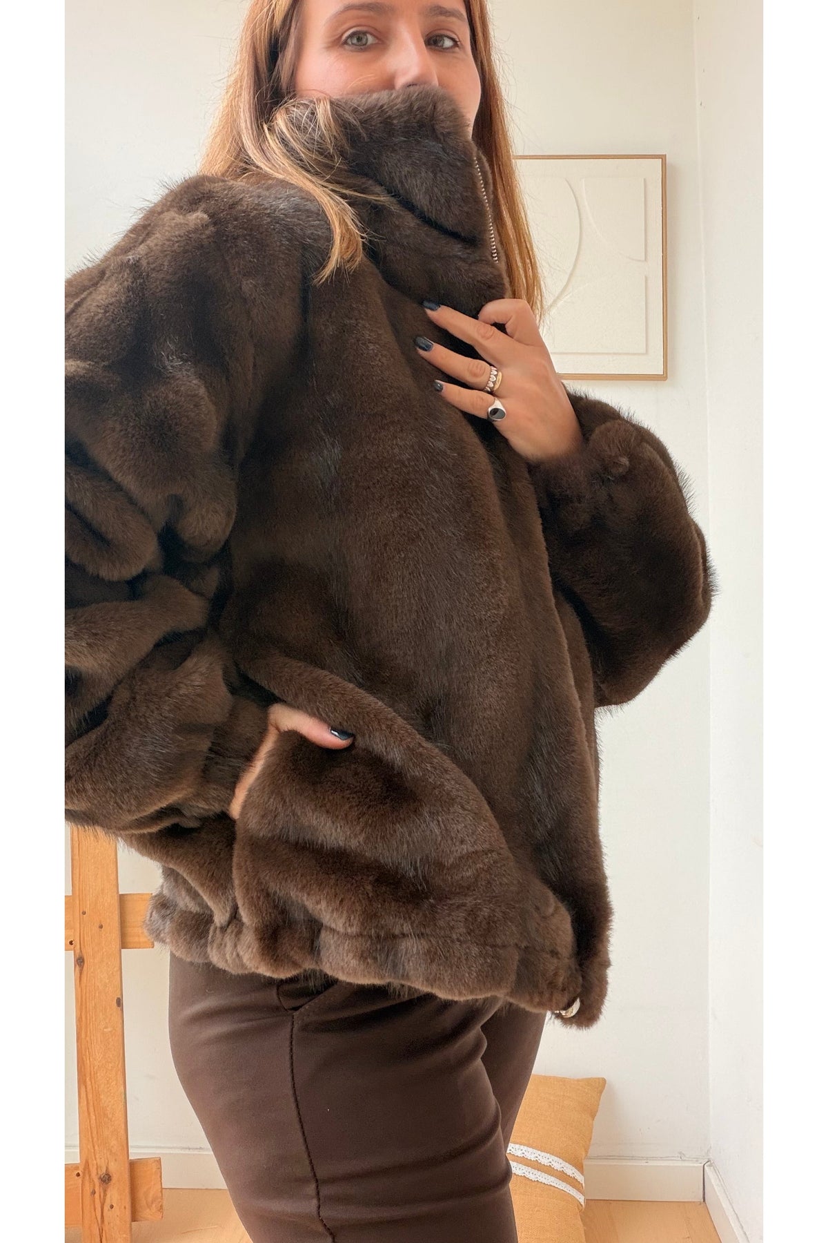 BOMBER PÊLO CASTANHO CHOCOLATE – vista 2