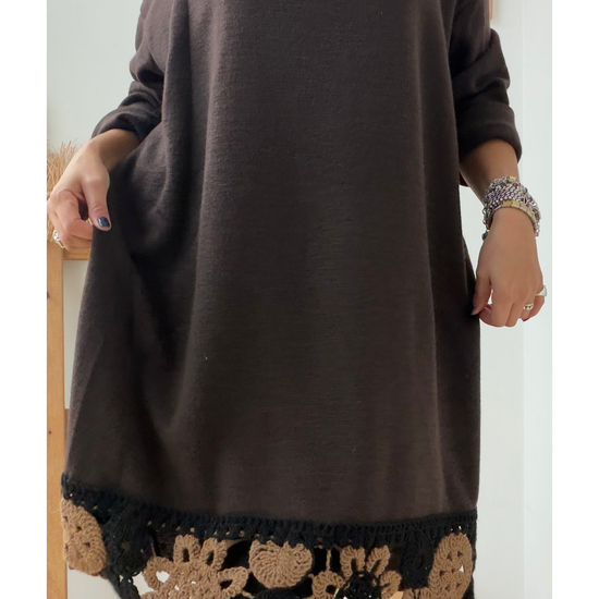 VESTIDO MALHA COM CROCHÊ FLORAL – vista 2