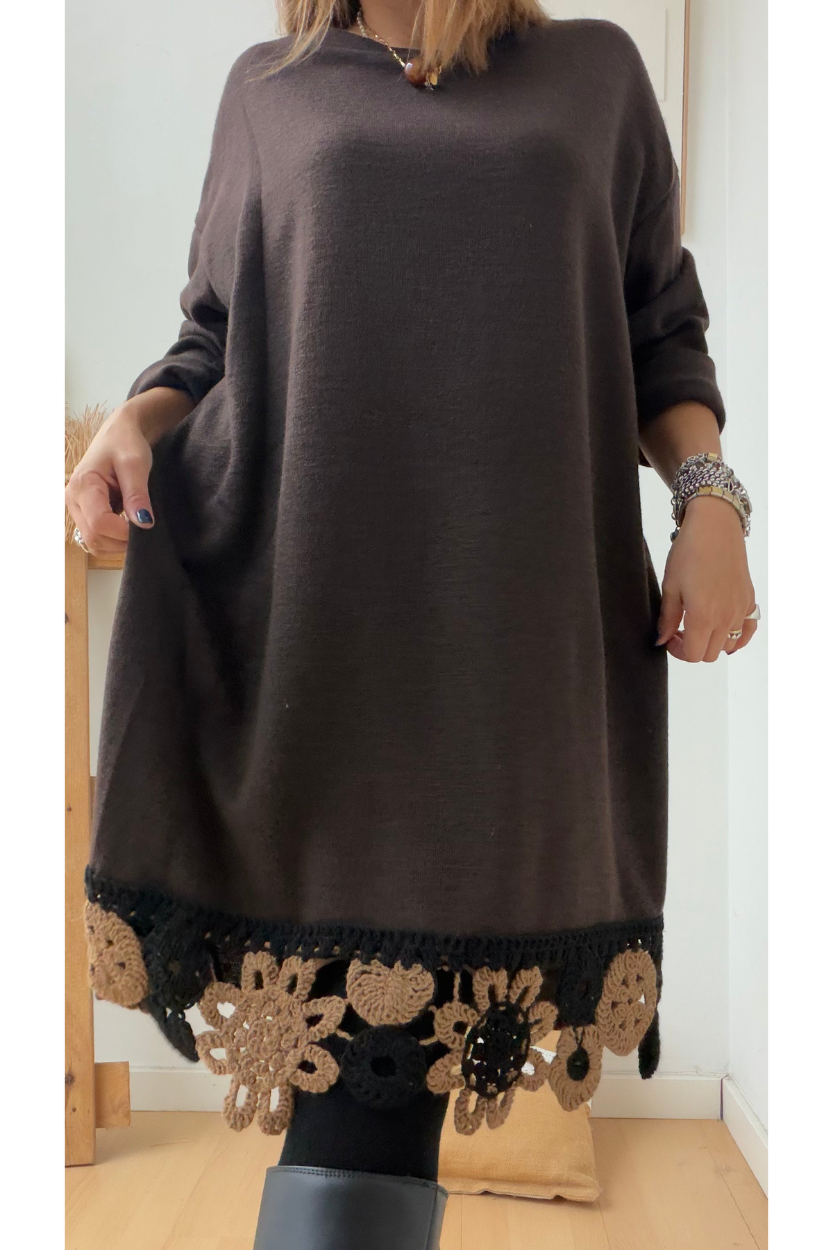 VESTIDO MALHA COM CROCHÊ FLORAL – vista 2