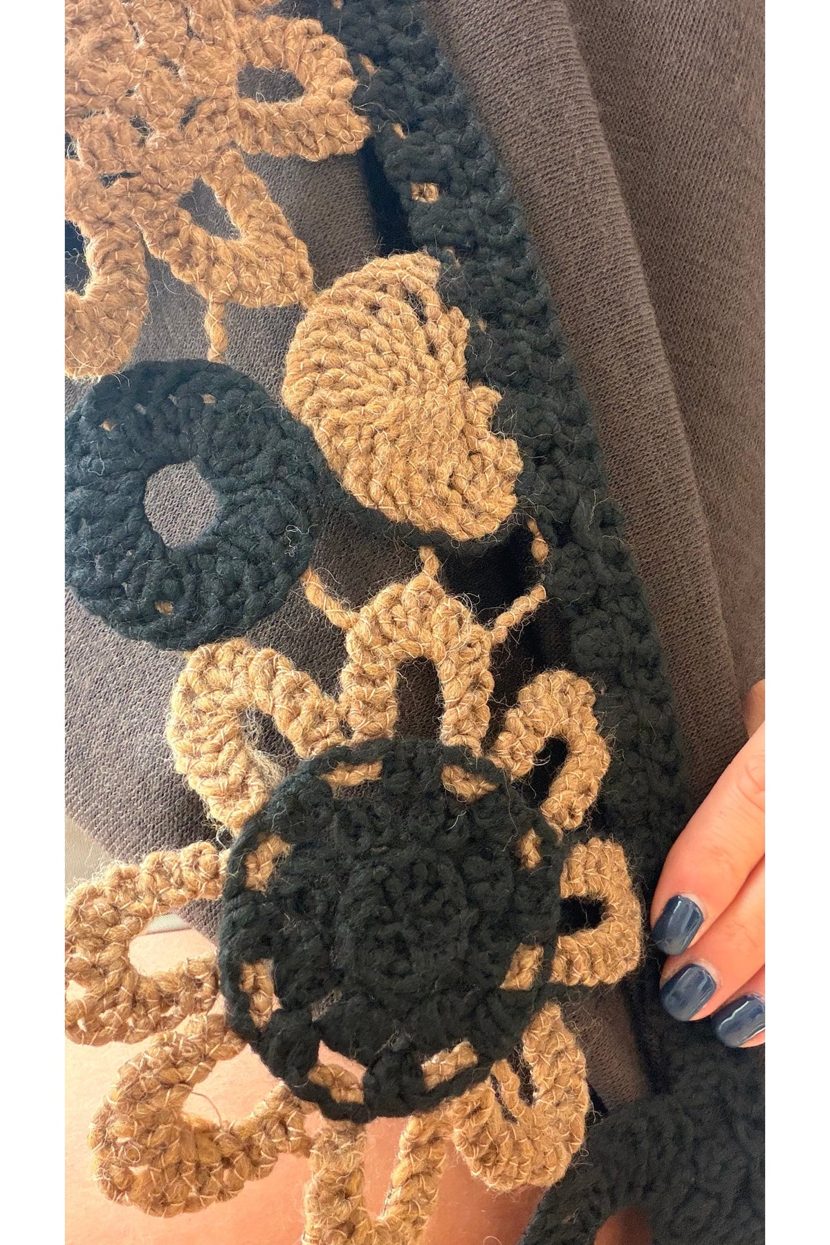 VESTIDO MALHA COM CROCHÊ FLORAL – vista 5
