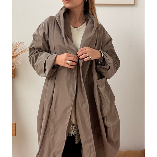 PARKA OVERSIZED CAPUZ TAUPE – vista 2