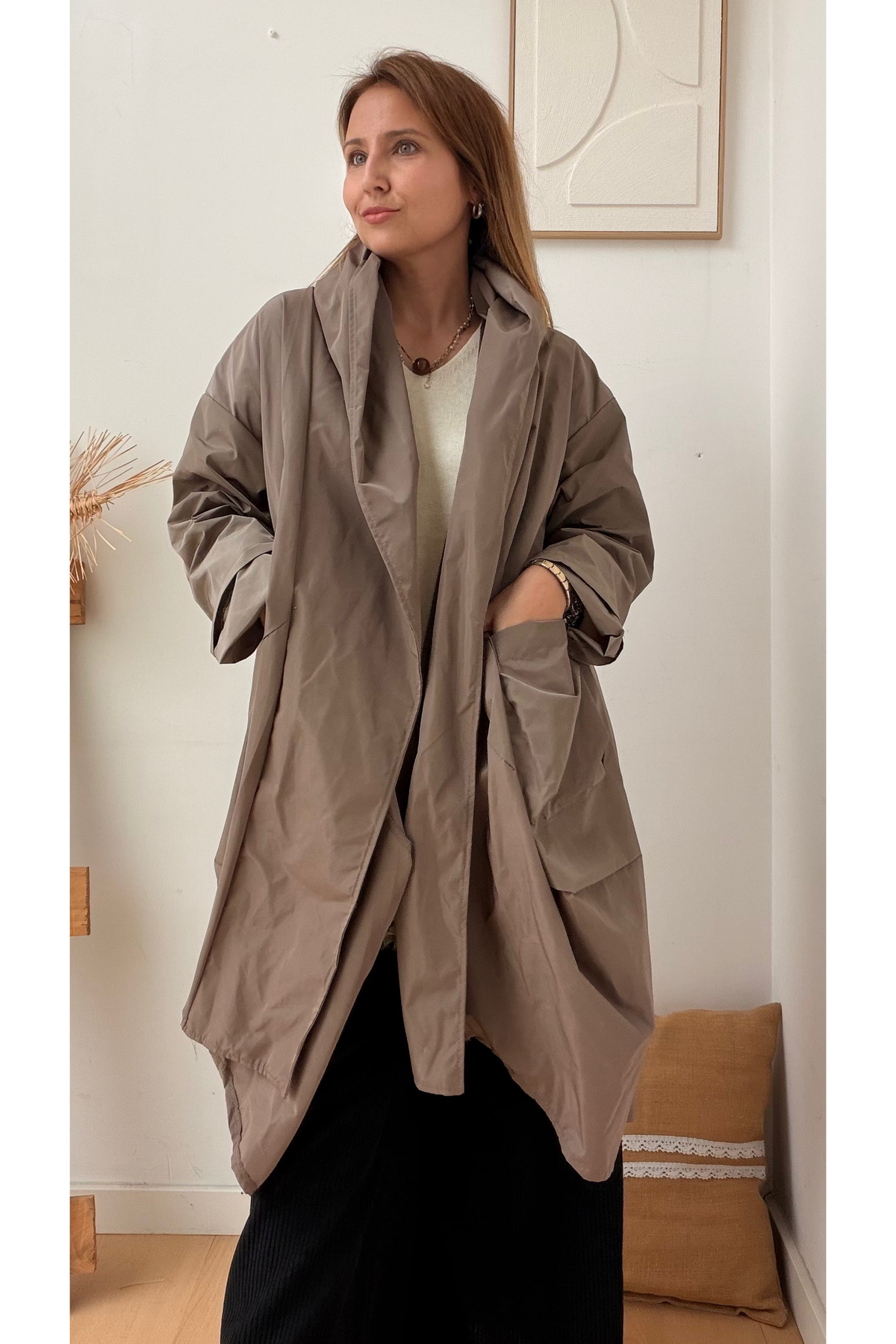 PARKA OVERSIZED CAPUZ TAUPE – vista 5