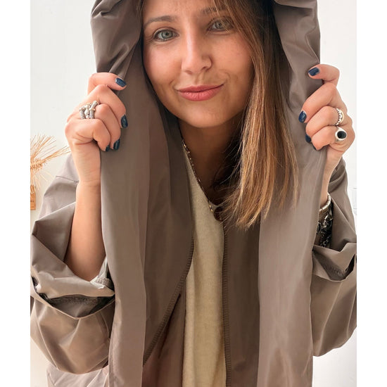 PARKA OVERSIZED CAPUZ TAUPE – vista 4
