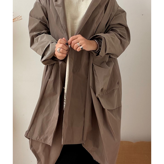 PARKA OVERSIZED CAPUZ TAUPE – vista 3