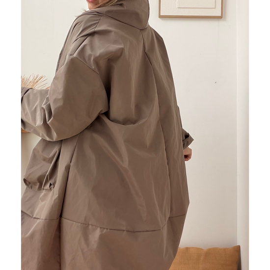 PARKA OVERSIZED CAPUZ TAUPE – vista 6