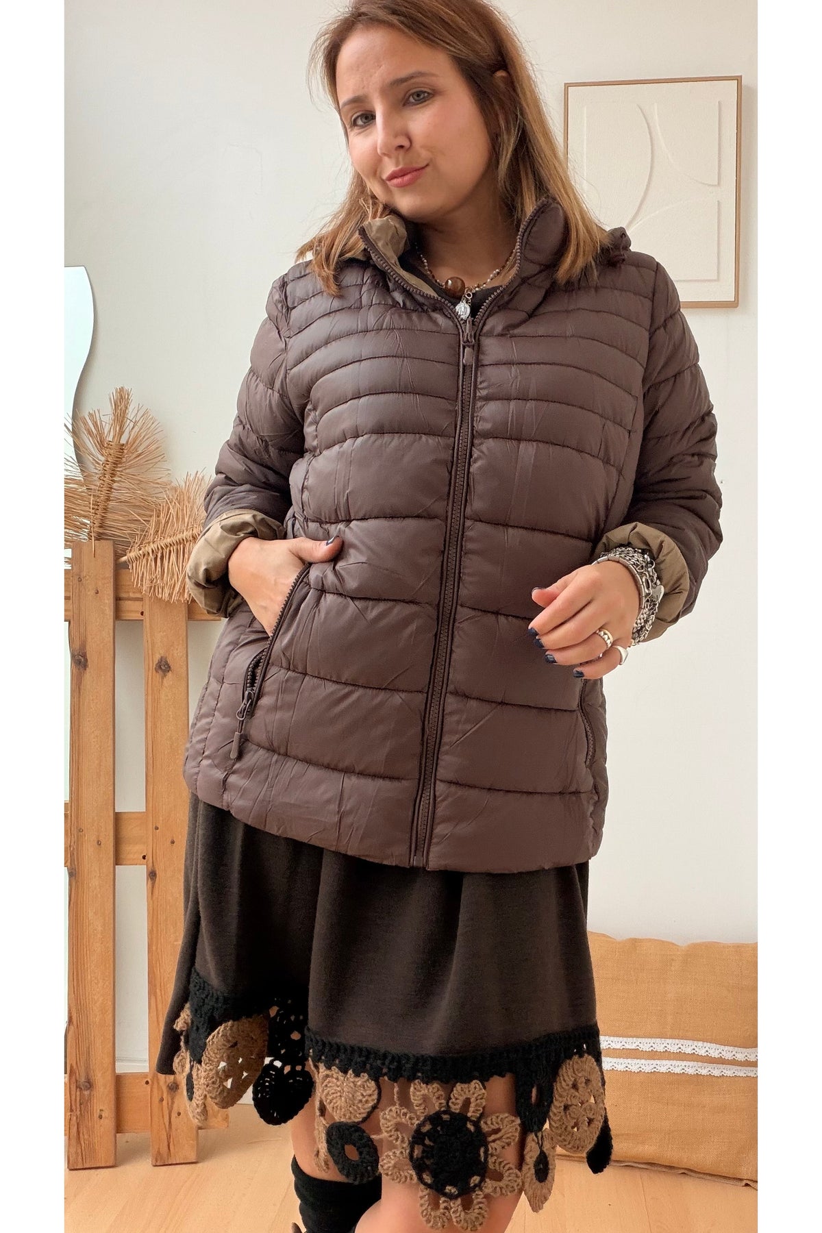 CASACO REVERSÍVEL ULTRA LEVE - CHOCOLATE / TAUPE – vista 2