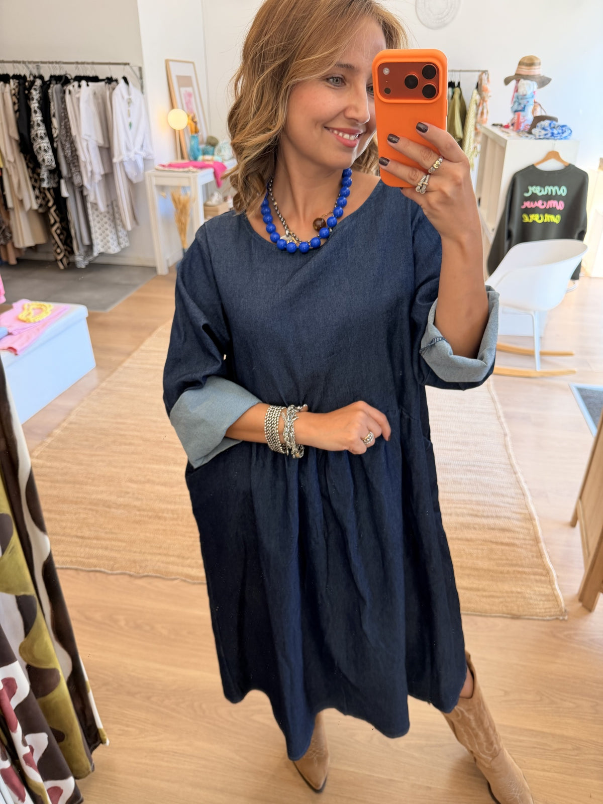 Vestido Dark Jeans Leve da Paprika, corte oversized