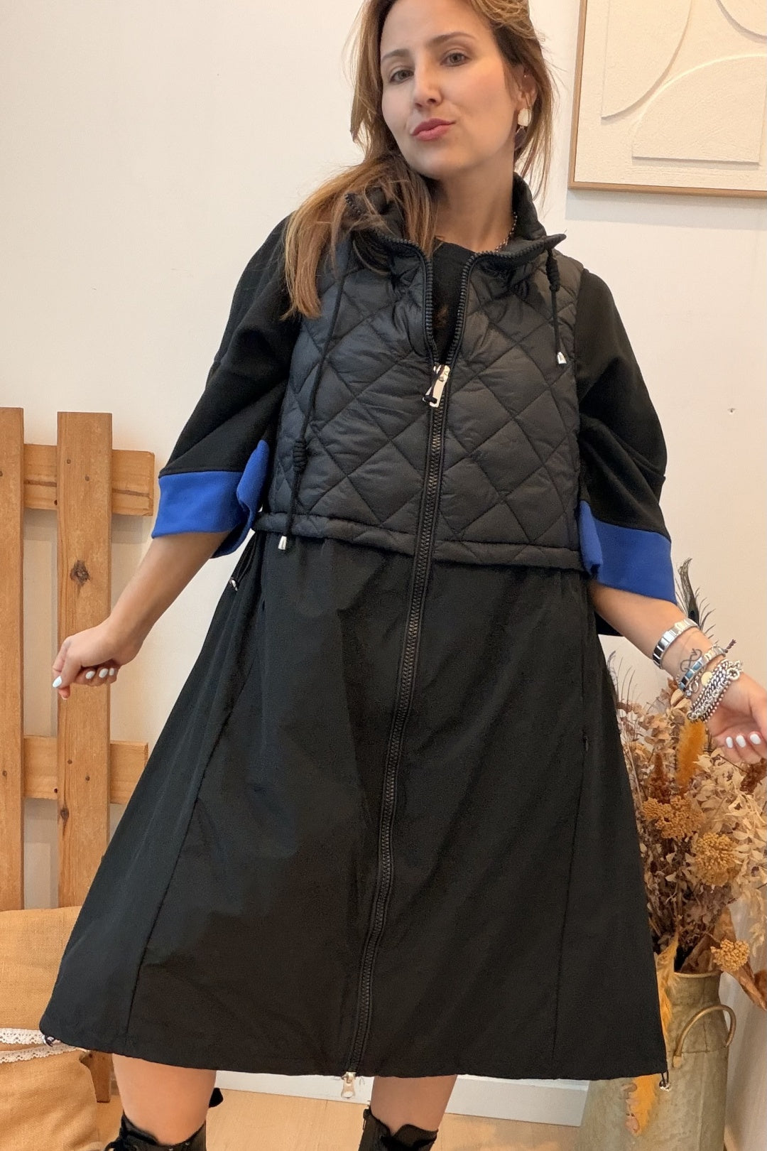 Colete kispo preto acolchoado com gola alta
