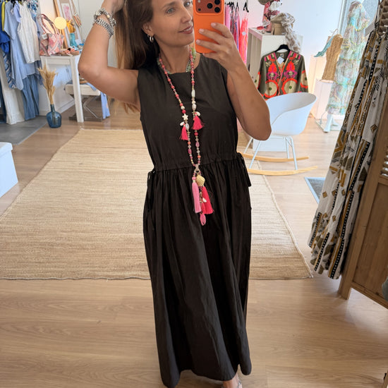 Vestido Marisa da Paprika, atilho de ajuste na cintura