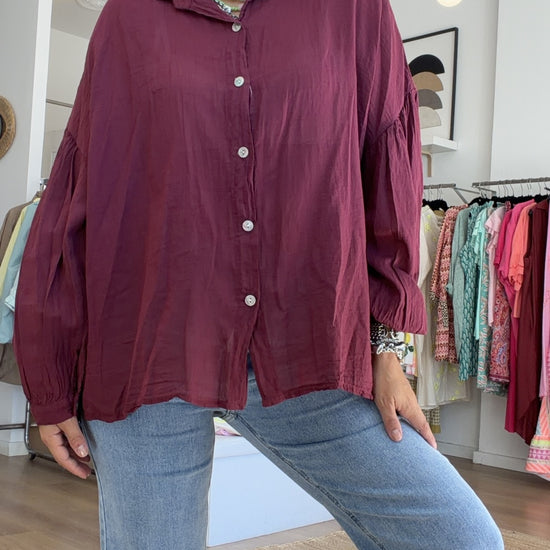 Blusa de corte solto com botões
