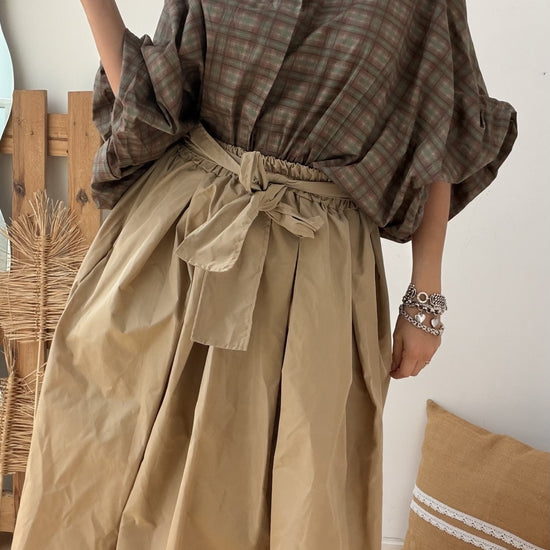 Blusa com padrão tartan e botões escondidos